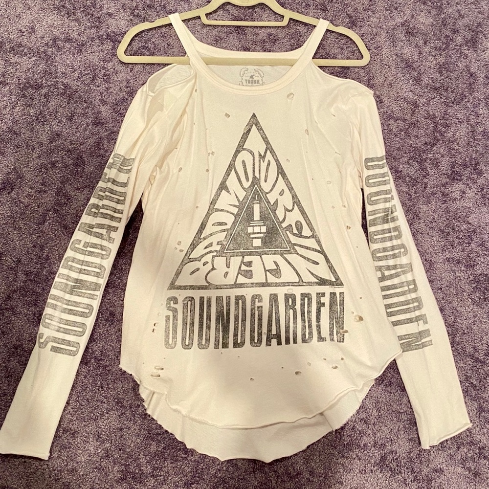Cold Shoulder Graphic Long Sleeve Tee